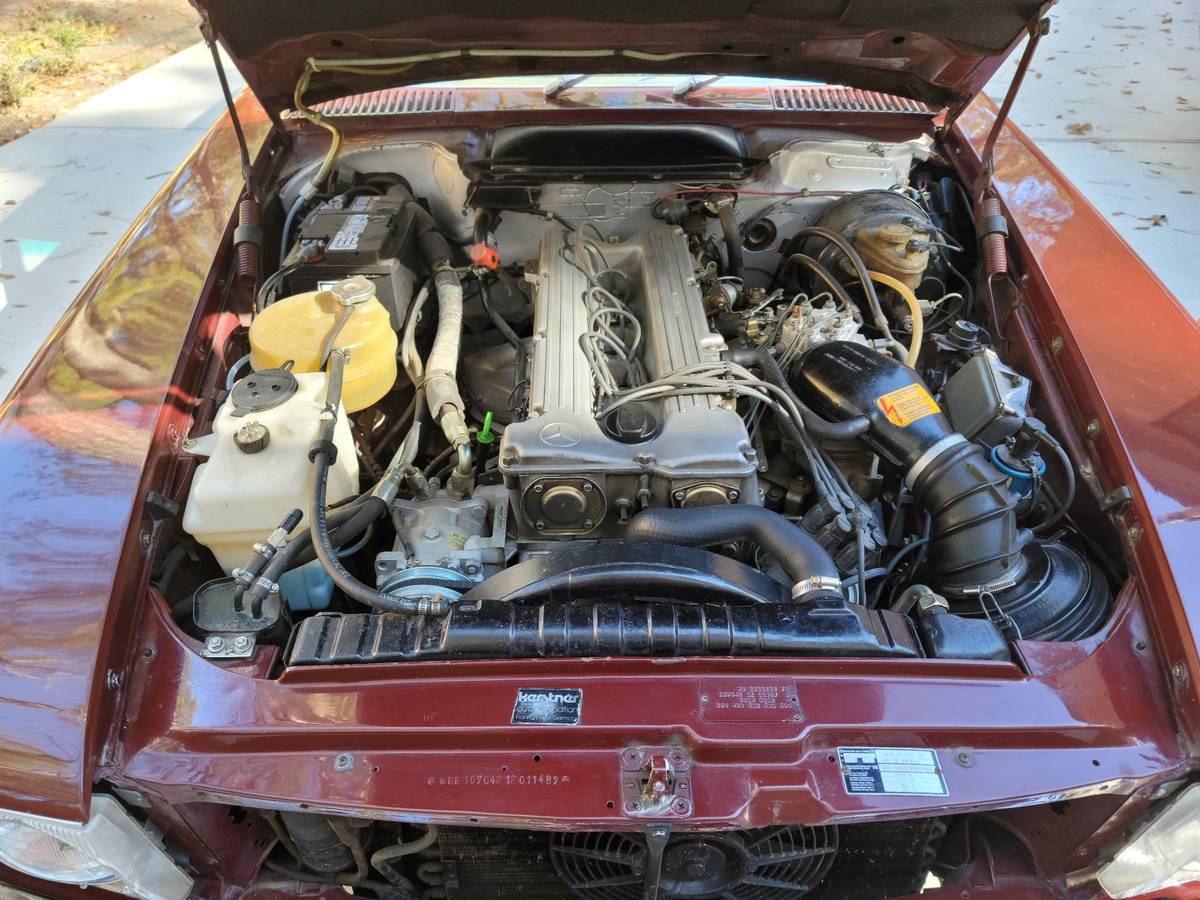 Mercedes-benz-1981-red-3