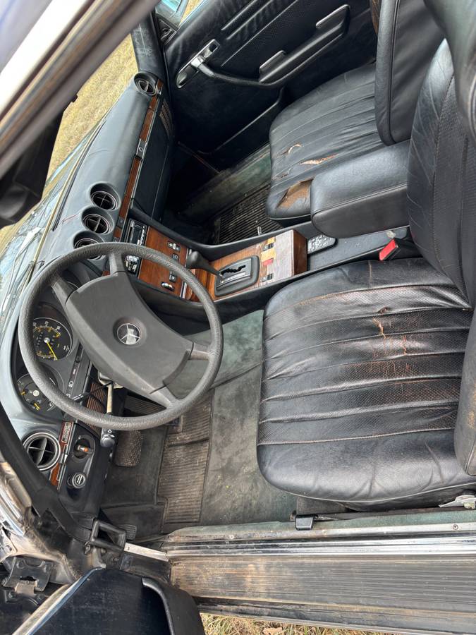 Mercedes-benz-1982-black-12