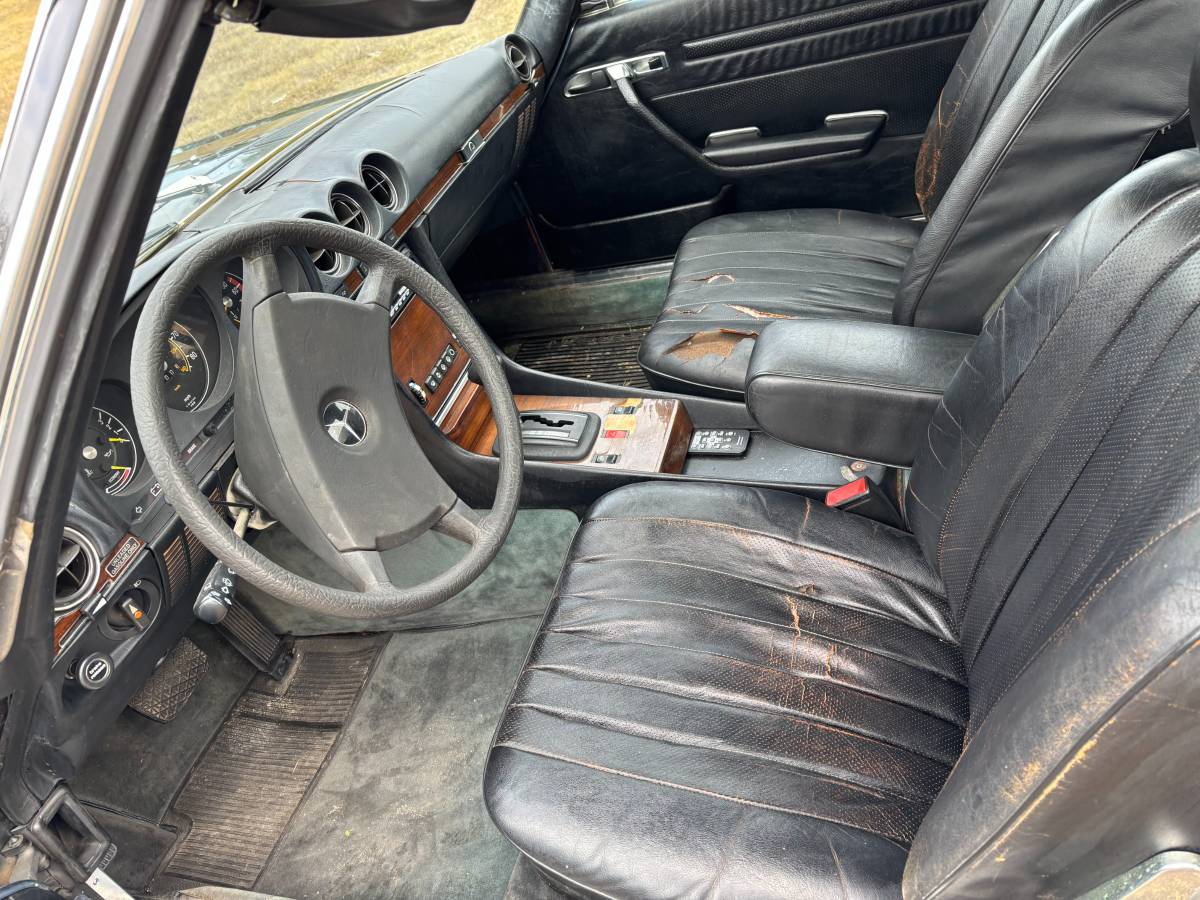 Mercedes-benz-1982-black-13