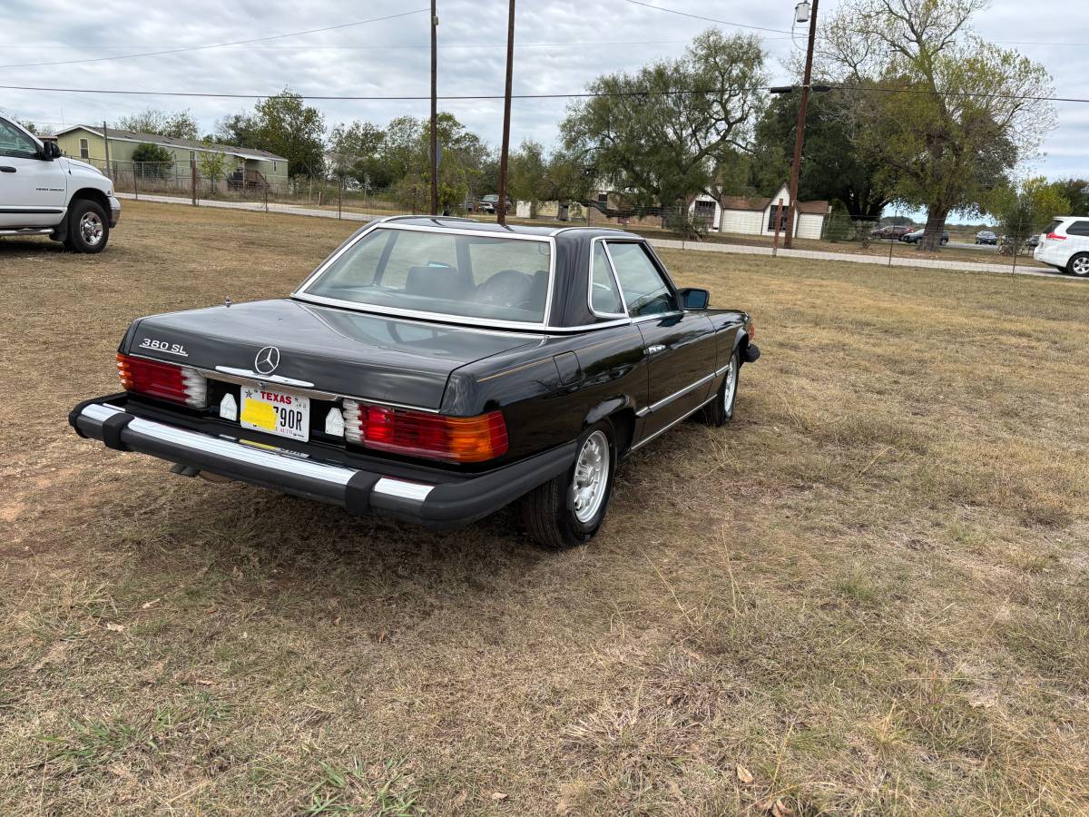 Mercedes-benz-1982-black-19