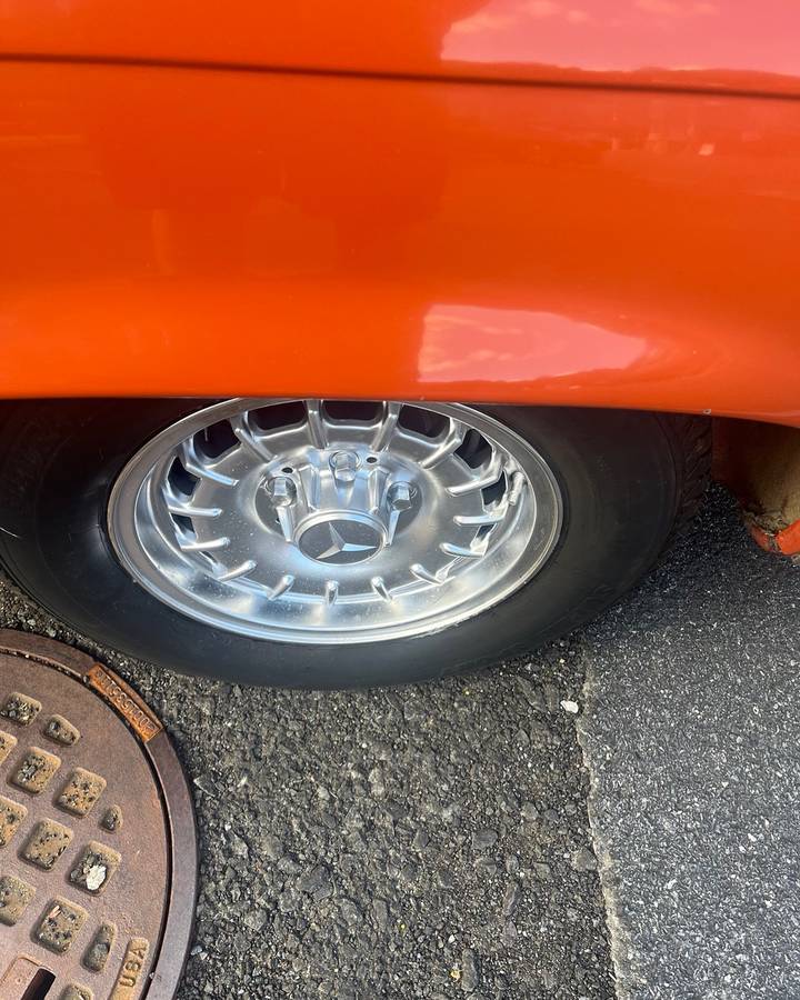 Mercedes-benz-1982-orange-1