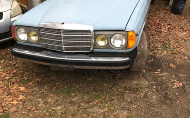 Mercedes-benz-240-diesel-1982-blue-1