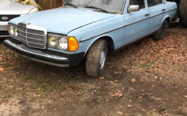 Mercedes-benz-240-diesel-1982-blue