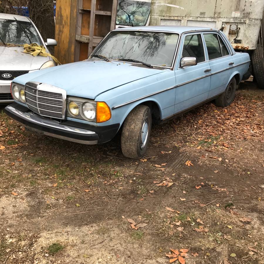 Mercedes-benz-240-diesel-1982-blue