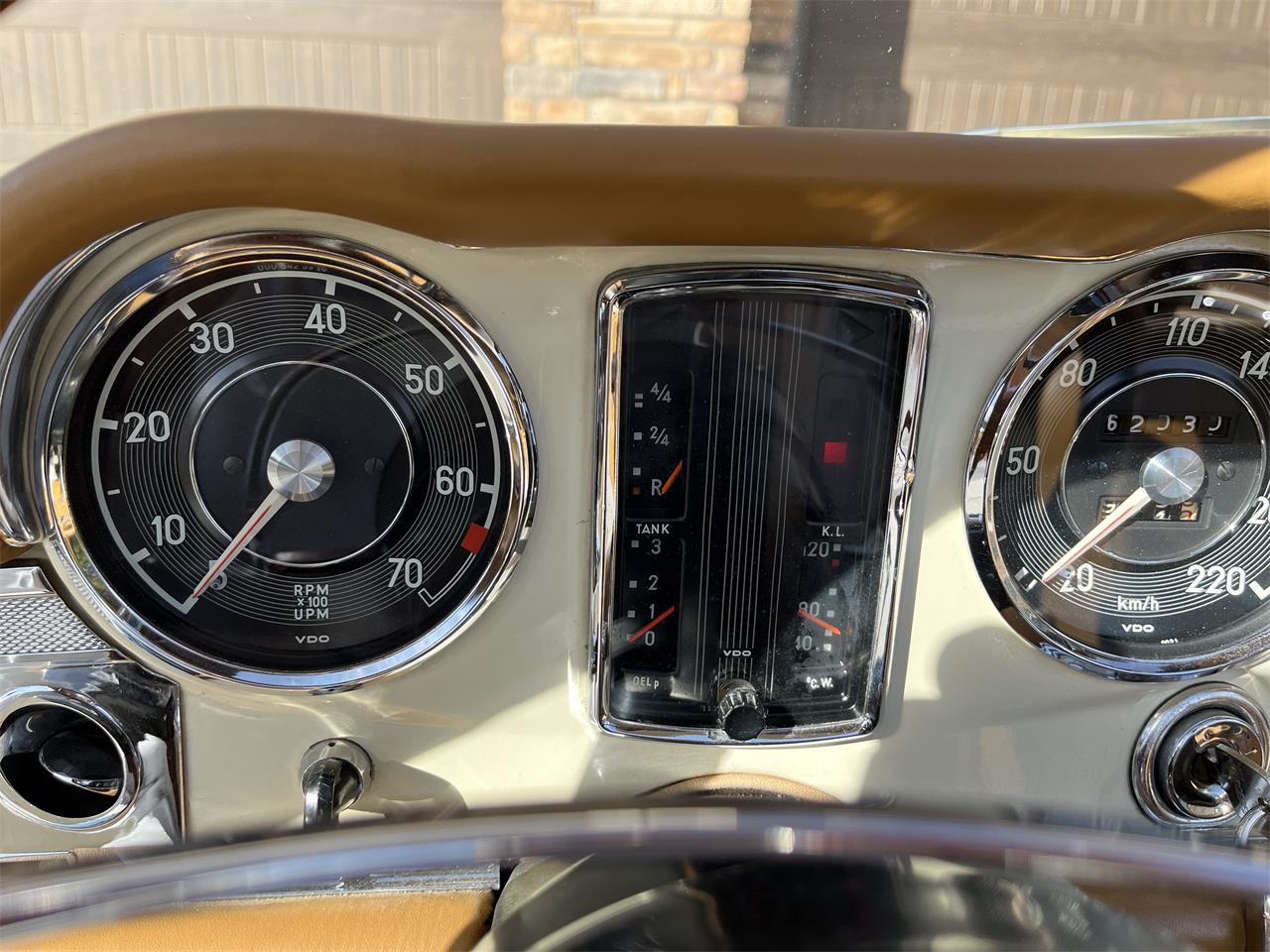 Mercedes-benz-250sl-1967-Light-Ivory-Cognac-MB-Tex-12