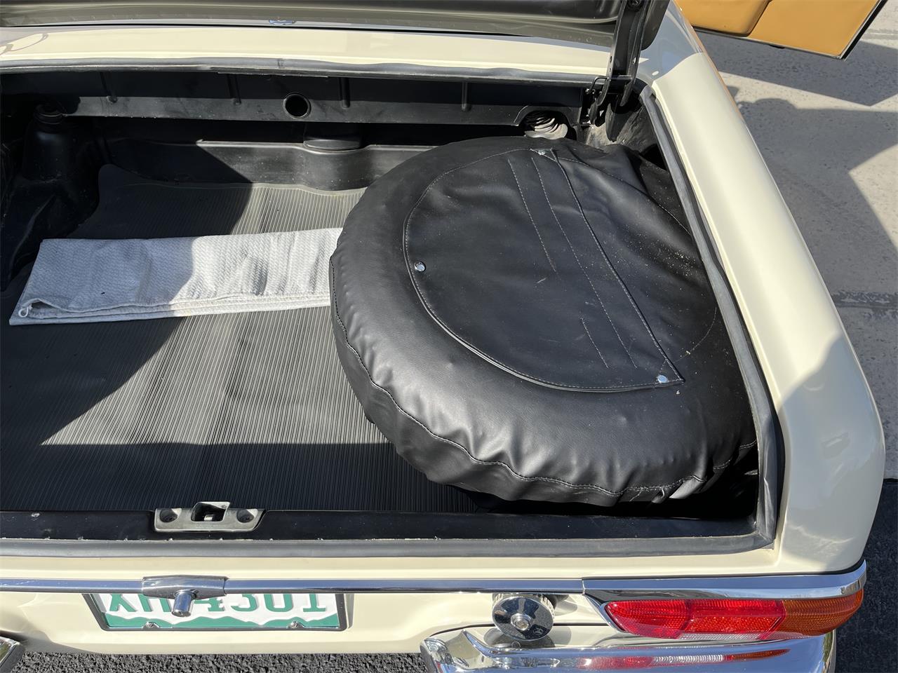 Mercedes-benz-250sl-1967-Light-Ivory-Cognac-MB-Tex-18