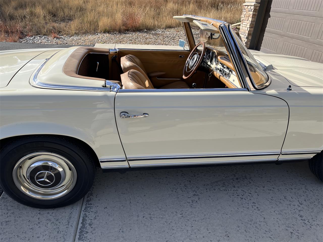Mercedes-benz-250sl-1967-Light-Ivory-Cognac-MB-Tex-30