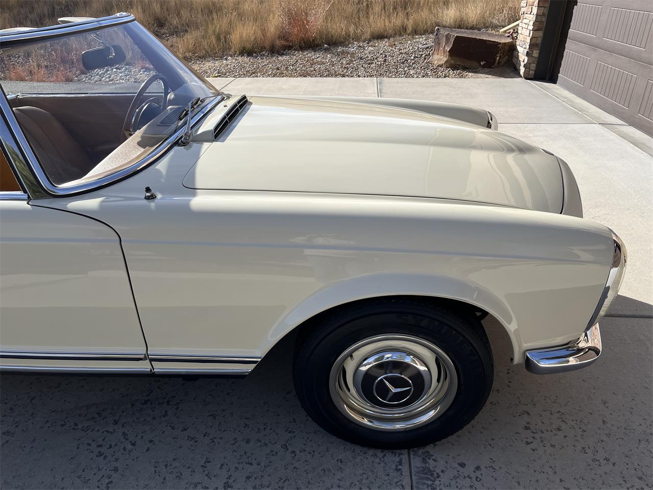 Mercedes-benz-250sl-1967-Light-Ivory-Cognac-MB-Tex-31