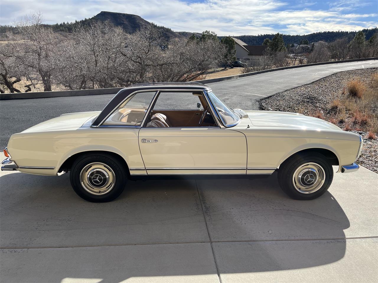 Mercedes-benz-250sl-1967-Light-Ivory-Cognac-MB-Tex-35