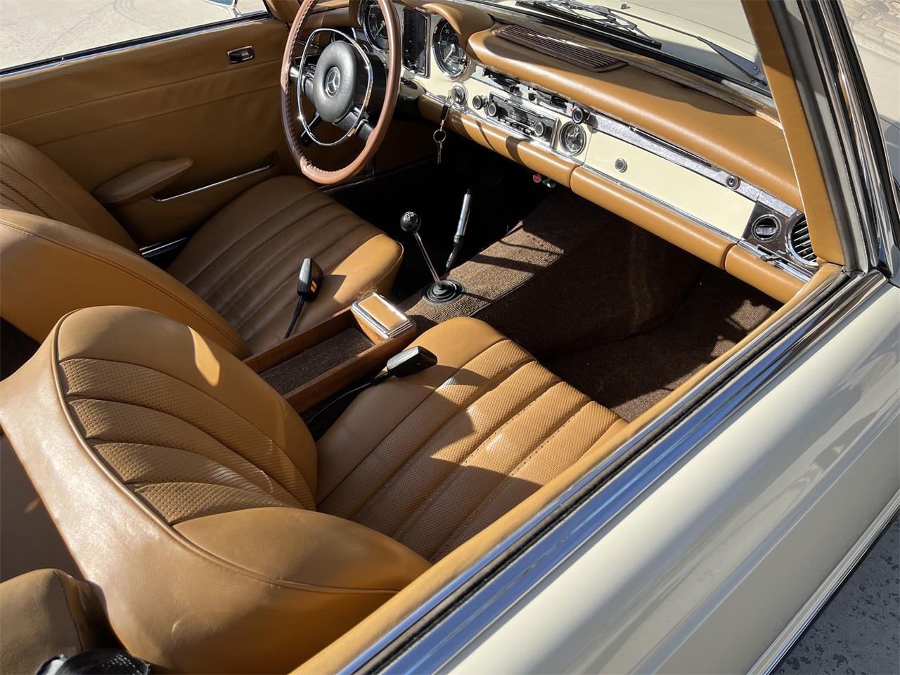 Mercedes-benz-250sl-1967-Light-Ivory-Cognac-MB-Tex-39