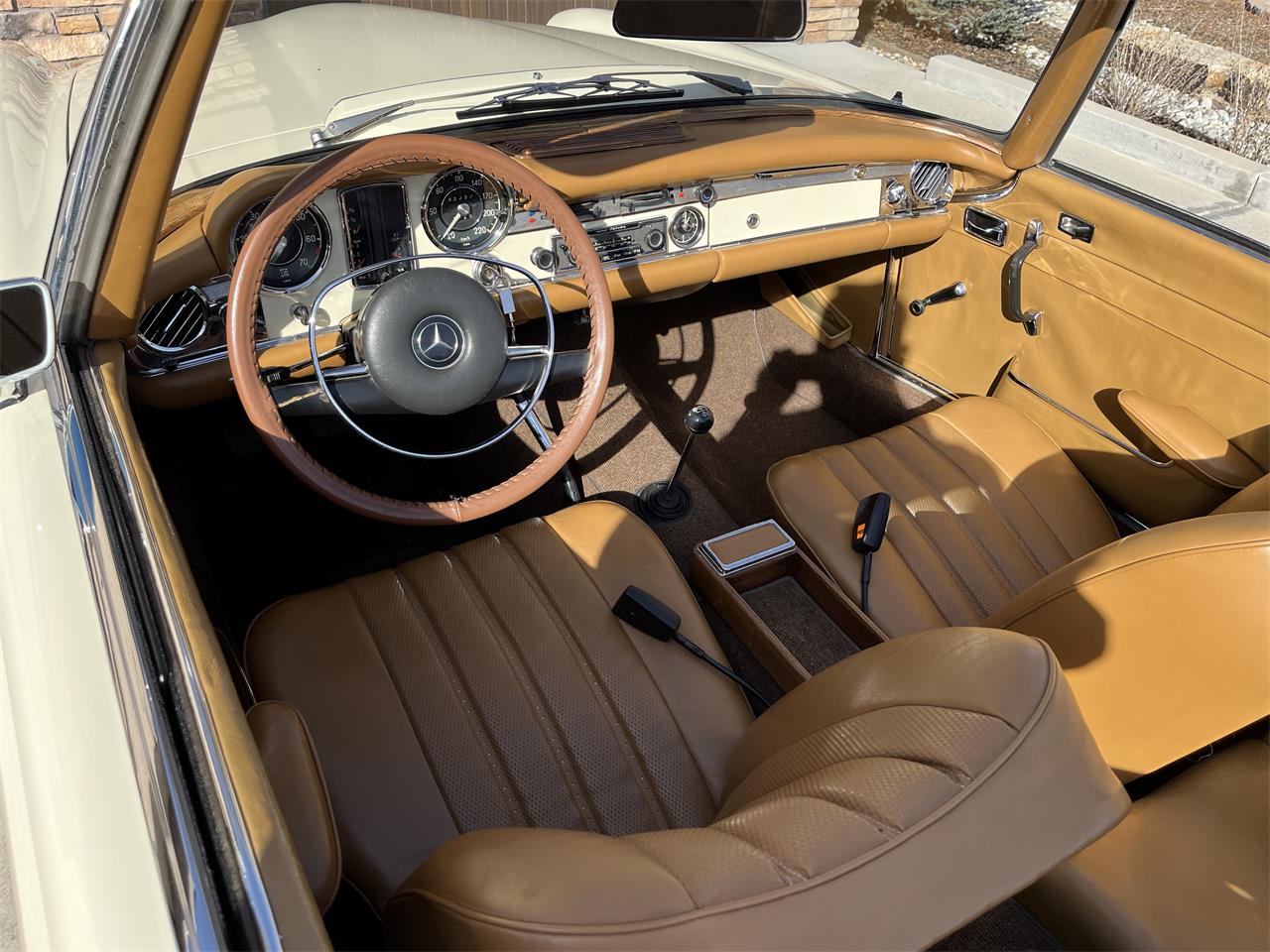 Mercedes-benz-250sl-1967-Light-Ivory-Cognac-MB-Tex-40