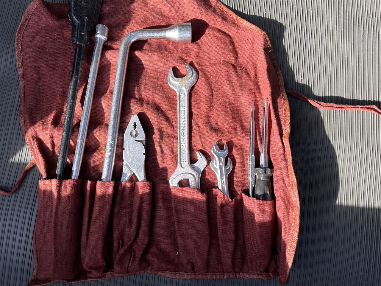 Mercedes-benz-250sl-1967-Light-Ivory-Cognac-MB-Tex-47