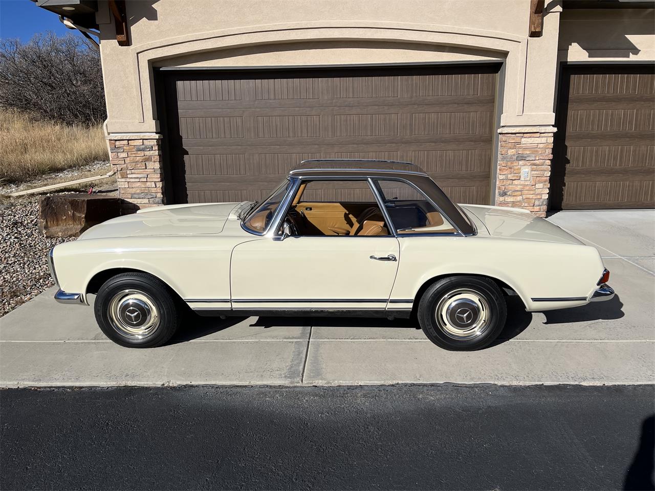Mercedes-benz-250sl-1967-Light-Ivory-Cognac-MB-Tex-5