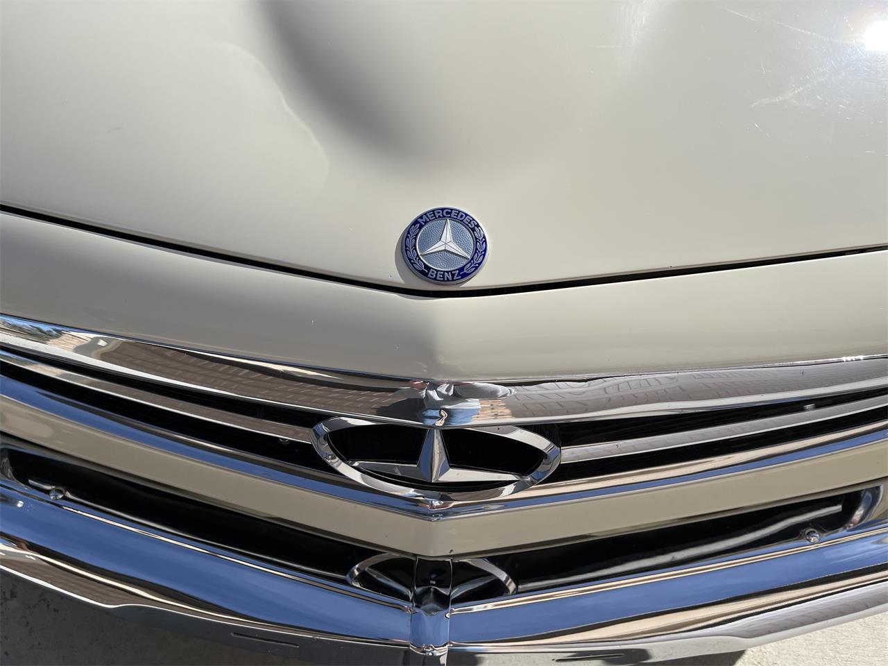 Mercedes-benz-250sl-1967-Light-Ivory-Cognac-MB-Tex-61