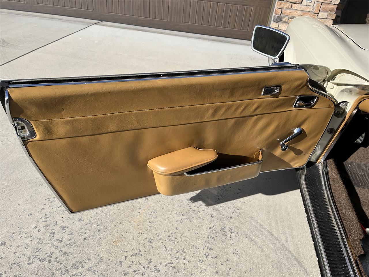 Mercedes-benz-250sl-1967-Light-Ivory-Cognac-MB-Tex-7