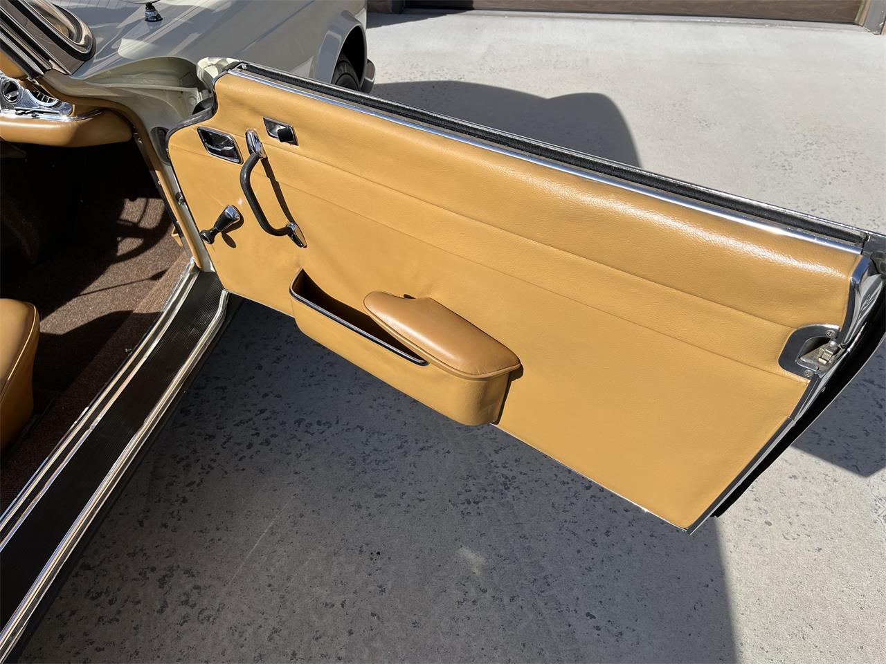 Mercedes-benz-250sl-1967-Light-Ivory-Cognac-MB-Tex-9