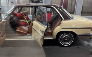 Mercedes-benz-280-se-1973-brown-10