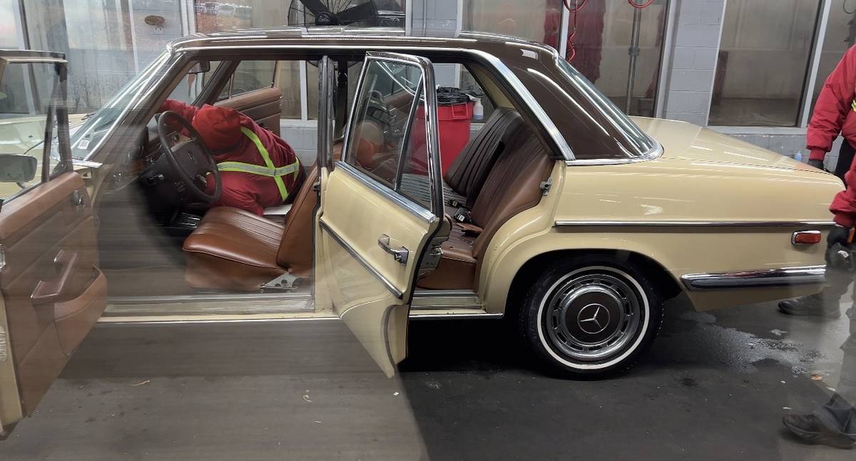 Mercedes-benz-280-se-1973-brown-10