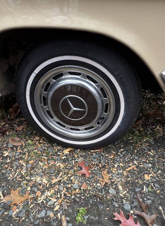 Mercedes-benz-280-se-1973-brown-11