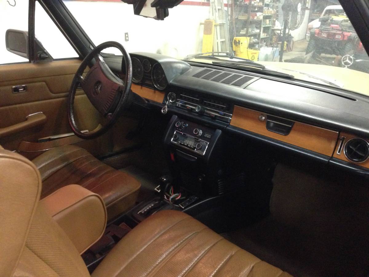 Mercedes-benz-280c-1974-custom-3