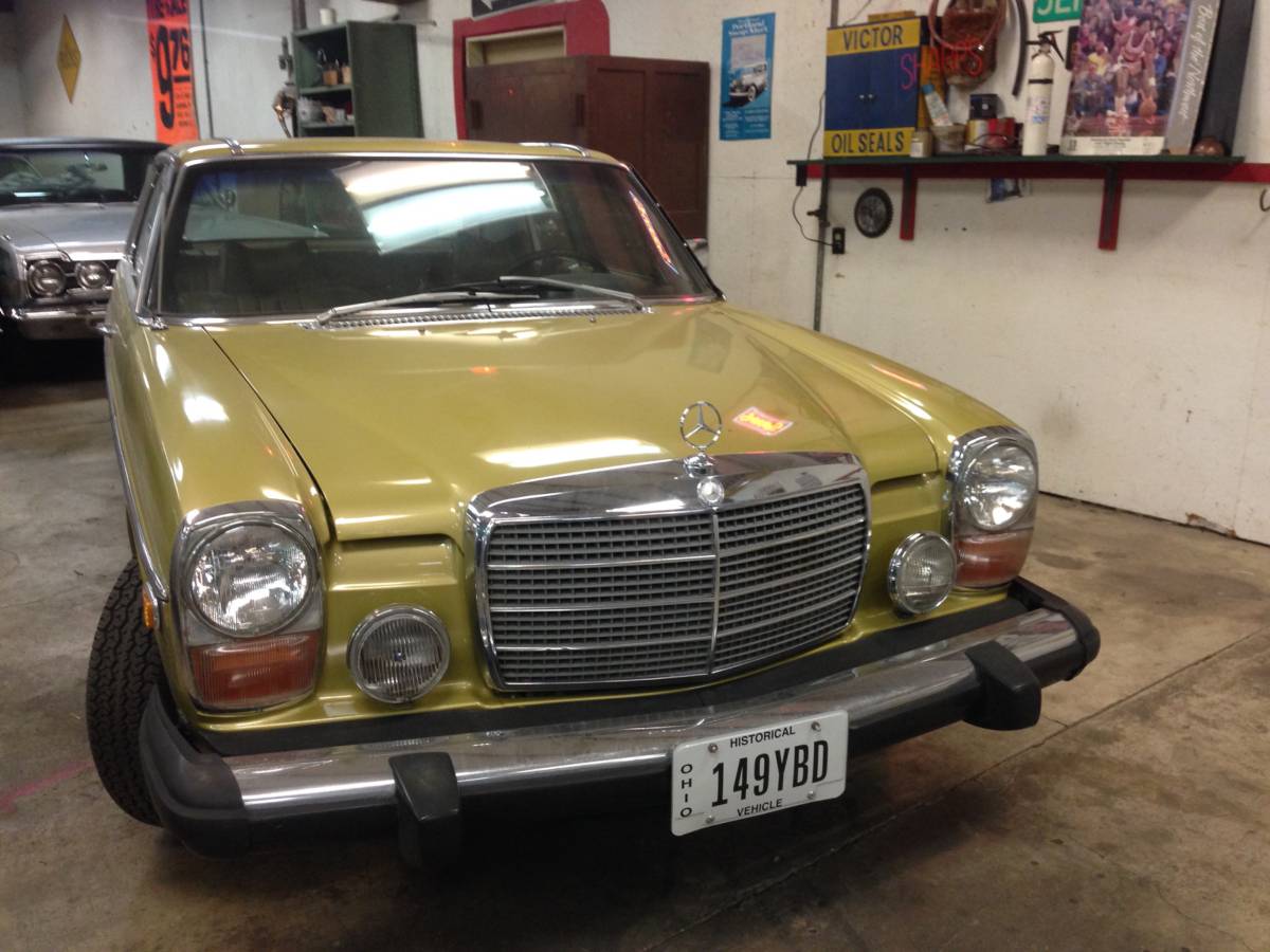 Mercedes-benz-280c-1974-custom-7
