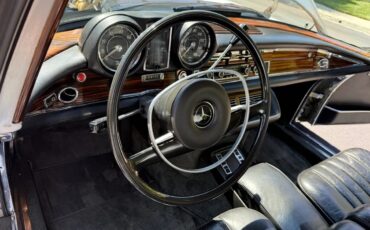 Mercedes-benz-280se-1970-Silver-Black-17