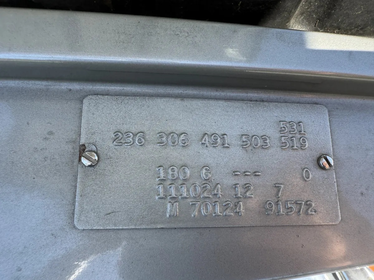 Mercedes-benz-280se-1970-Silver-Black-18