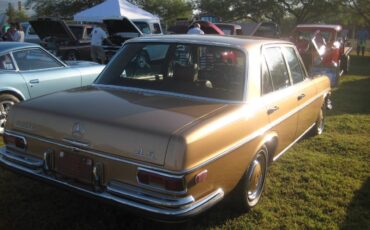 Mercedes-benz-280se-4.5-liter-1972-custom-3