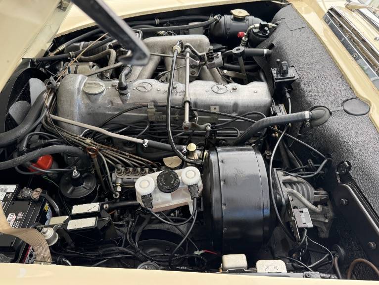 Mercedes-benz-280sl-1971-18
