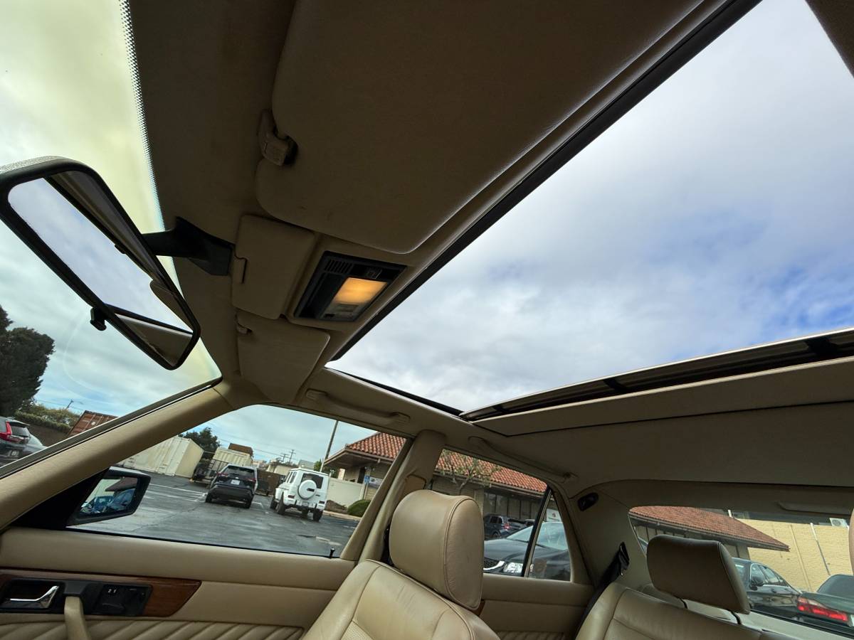 Mercedes-benz-300-1989-brown-13