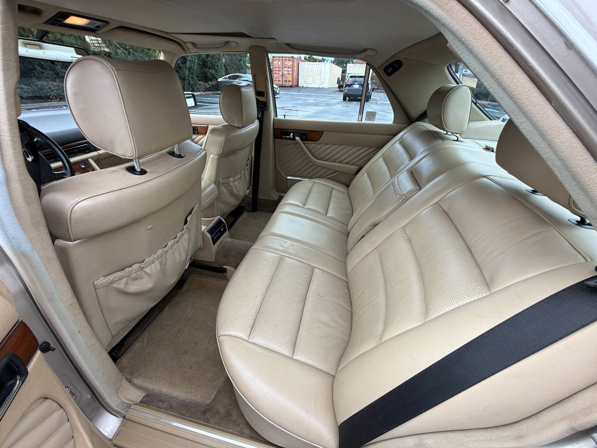 Mercedes-benz-300-1989-brown-15