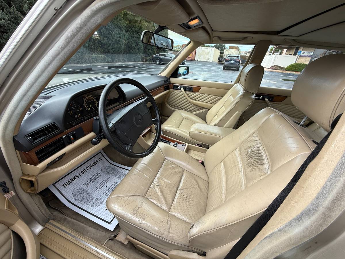 Mercedes-benz-300-1989-brown-4