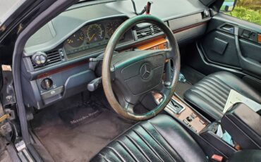 Mercedes-benz-300-d-diesel-1993-black-2