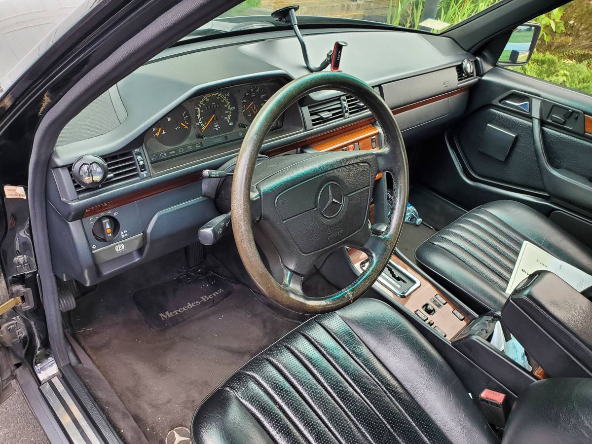 Mercedes-benz-300-d-diesel-1993-black-2