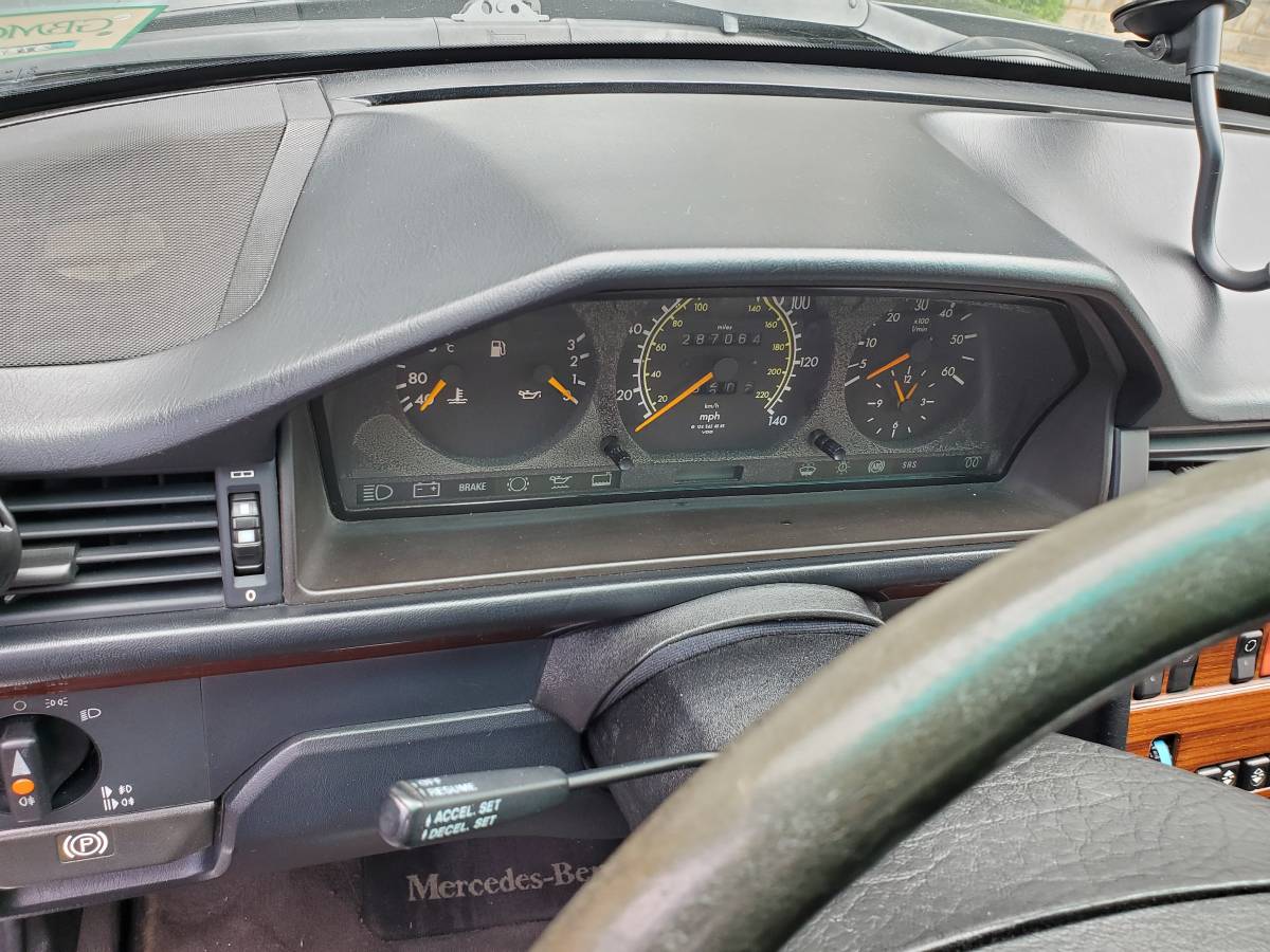 Mercedes-benz-300-d-diesel-1993-black-3