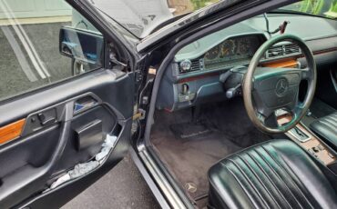 Mercedes-benz-300-d-diesel-1993-black-4