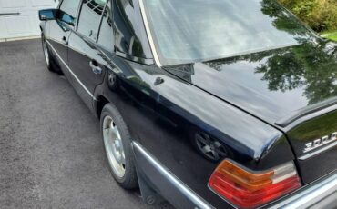 Mercedes-benz-300-d-diesel-1993-black-5