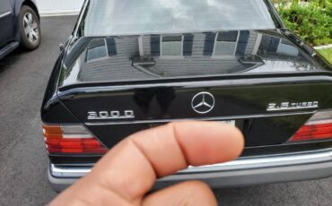 Mercedes-benz-300-d-diesel-1993-black-6