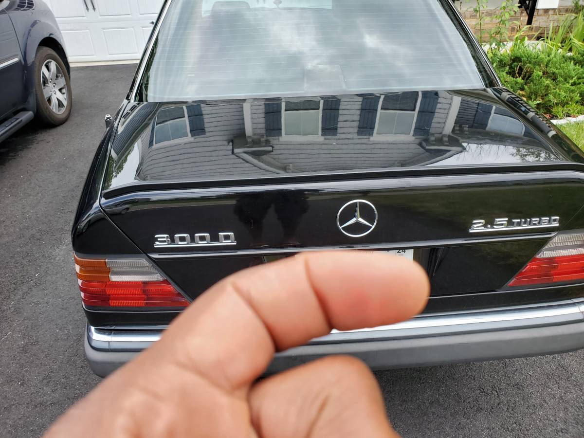 Mercedes-benz-300-d-diesel-1993-black-6