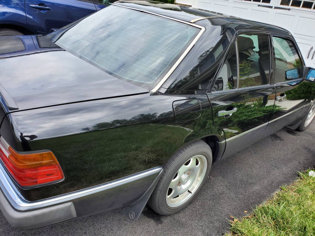 Mercedes-benz-300-d-diesel-1993-black-7