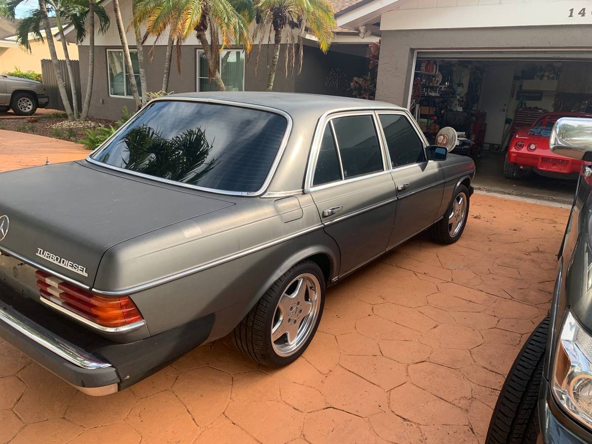 Mercedes-benz-300-diesel-1982-1