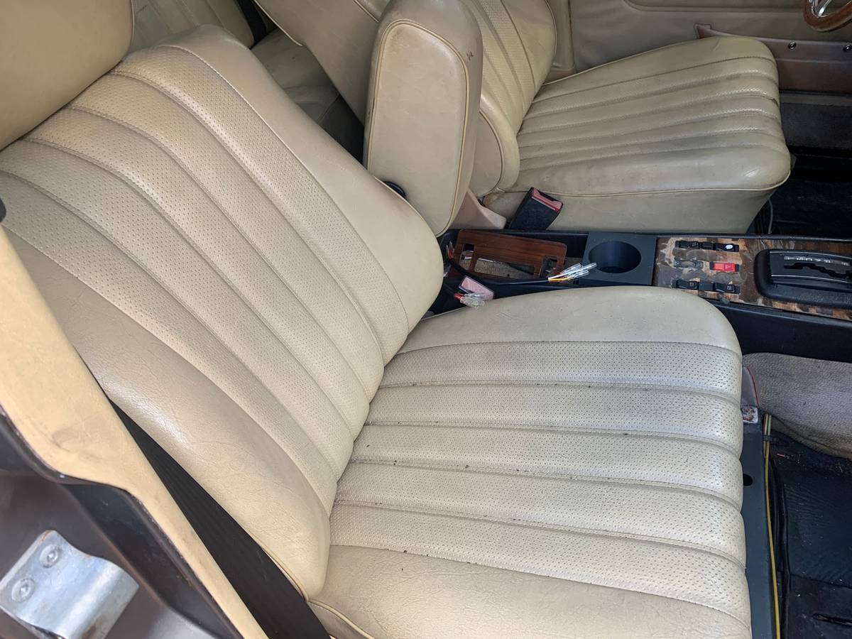 Mercedes-benz-300-diesel-1982-10