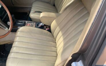 Mercedes-benz-300-diesel-1982-11