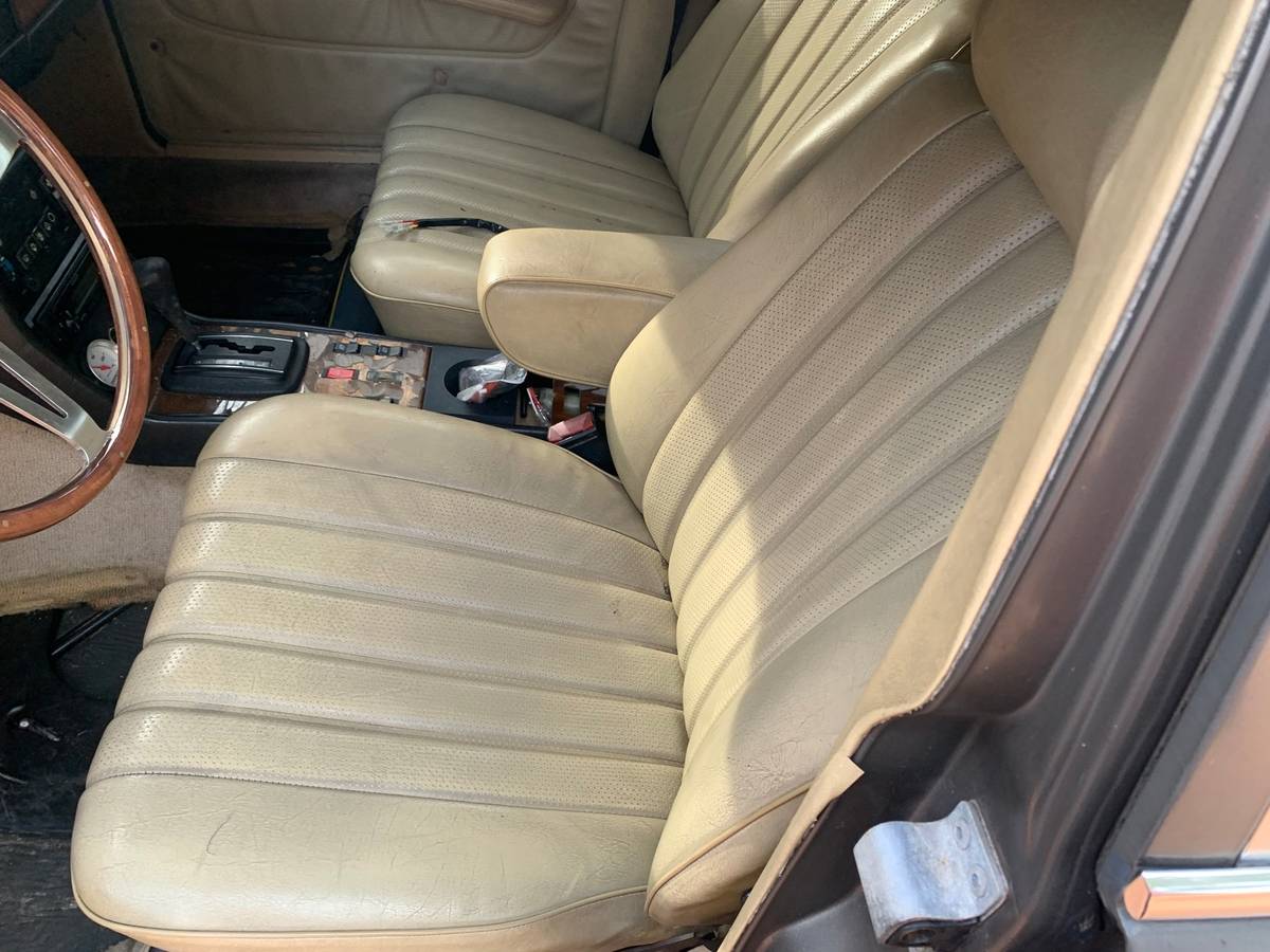 Mercedes-benz-300-diesel-1982-11