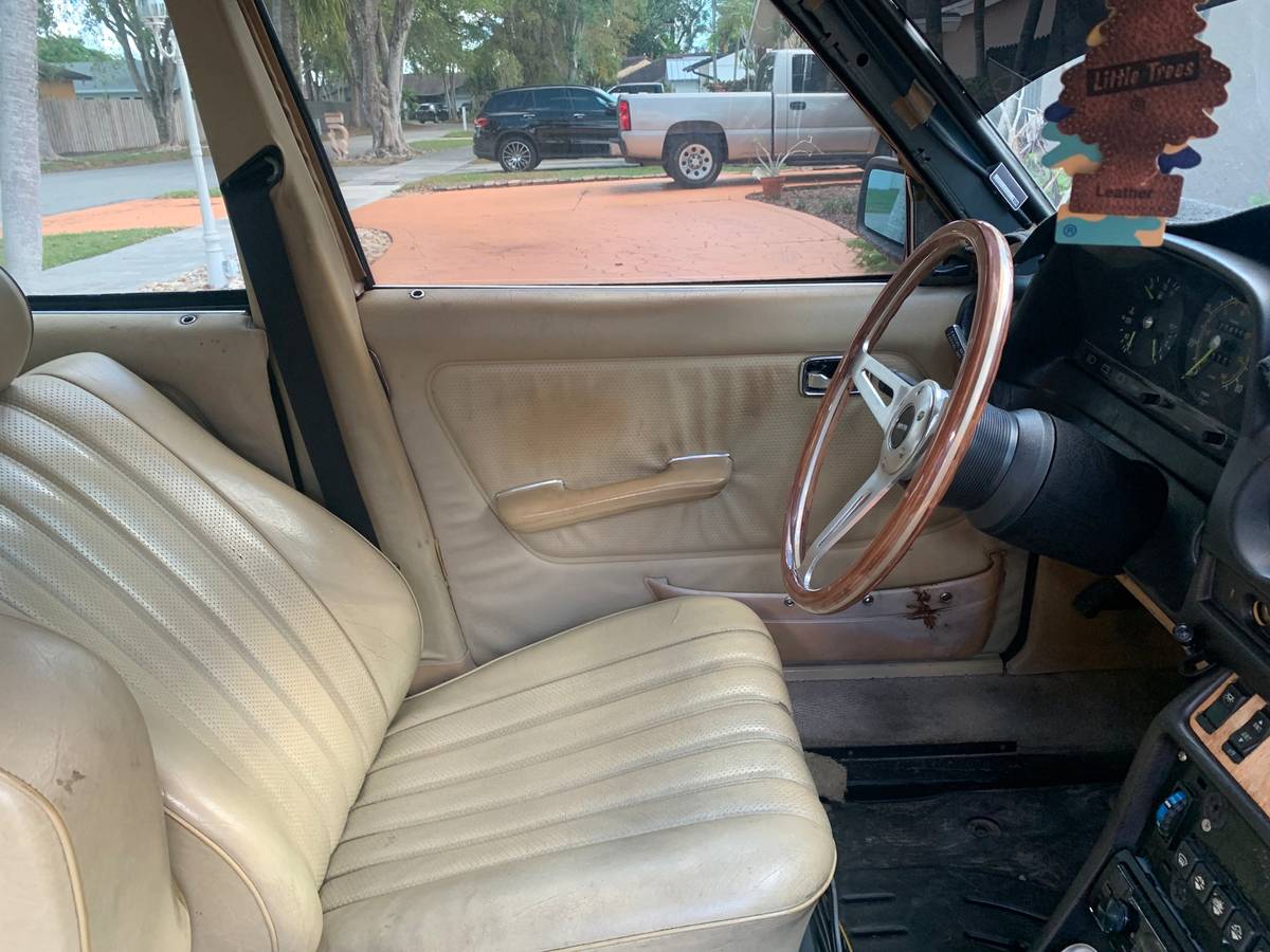 Mercedes-benz-300-diesel-1982-12