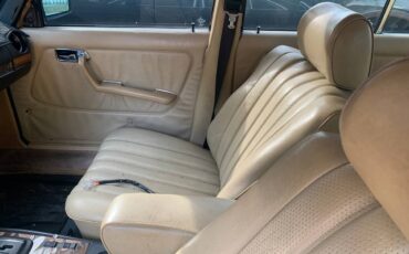 Mercedes-benz-300-diesel-1982-13