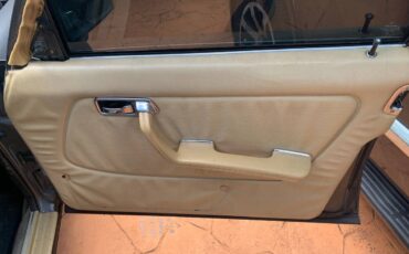 Mercedes-benz-300-diesel-1982-14