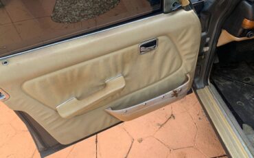 Mercedes-benz-300-diesel-1982-15