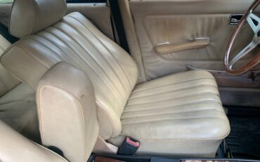 Mercedes-benz-300-diesel-1982-16