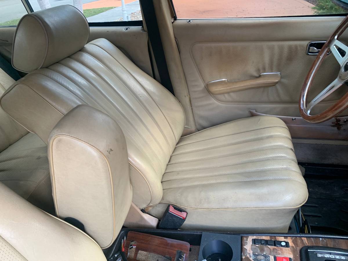 Mercedes-benz-300-diesel-1982-16